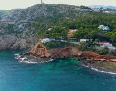 Descubre la belleza de Les Rotes en Denia: el lugar perfecto para pasear y relajarse en tu próximo viaje de turismo
